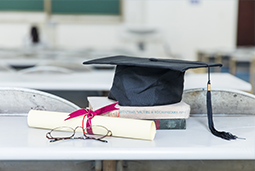 春招“黄金档”来袭：应届生看重落户政策 有企业招聘人数增五成